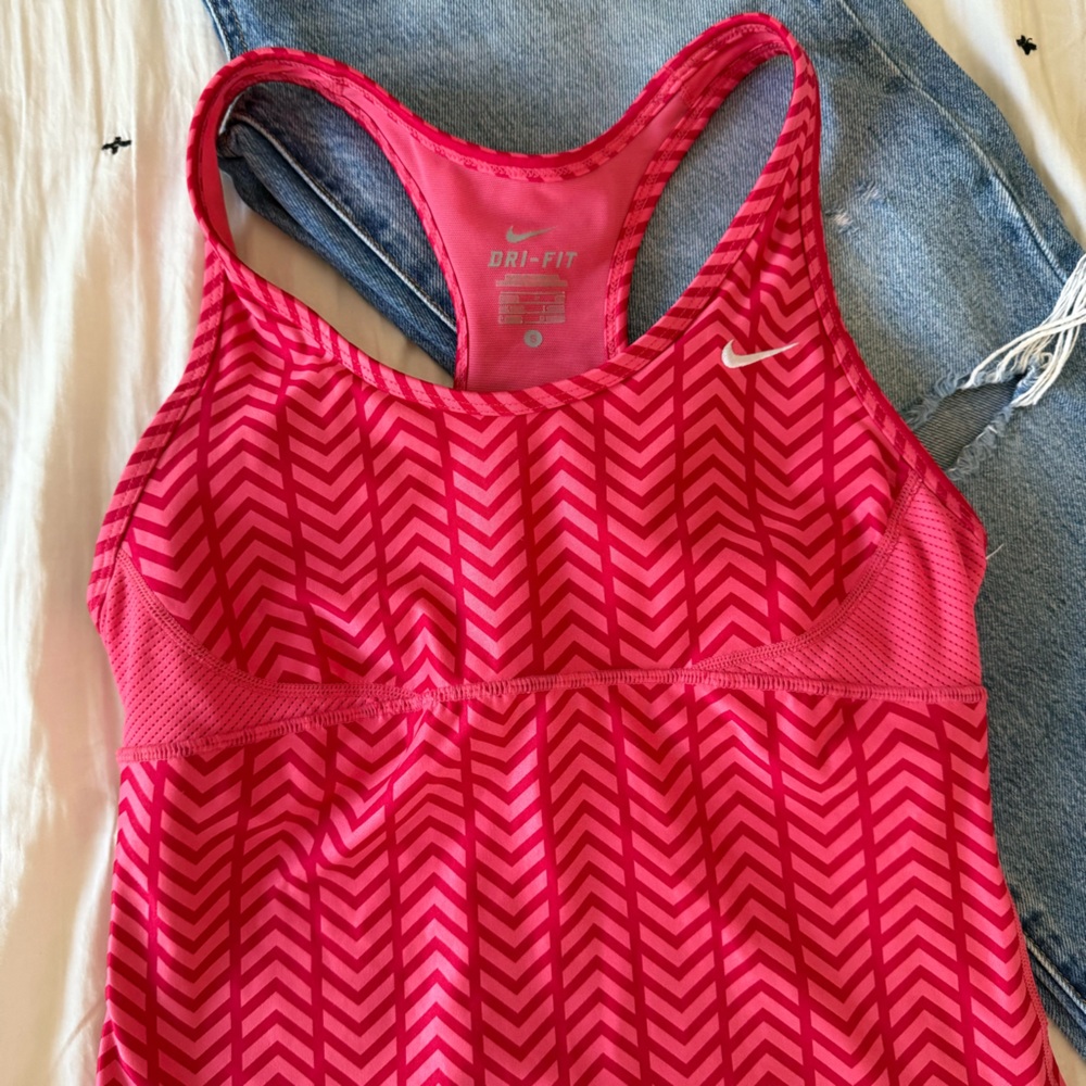 Nike Pink Chevron Dri-FIT Tank Size medium - Picture 2 of 5